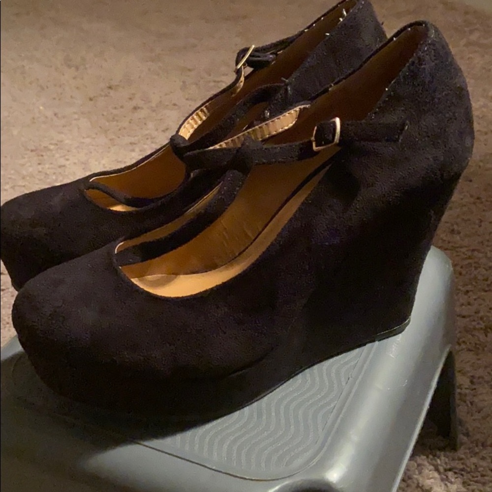 Black wedges heels